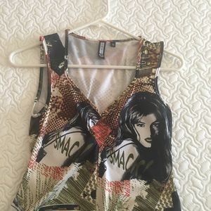 Crop top, looks great with shorts or jeans.